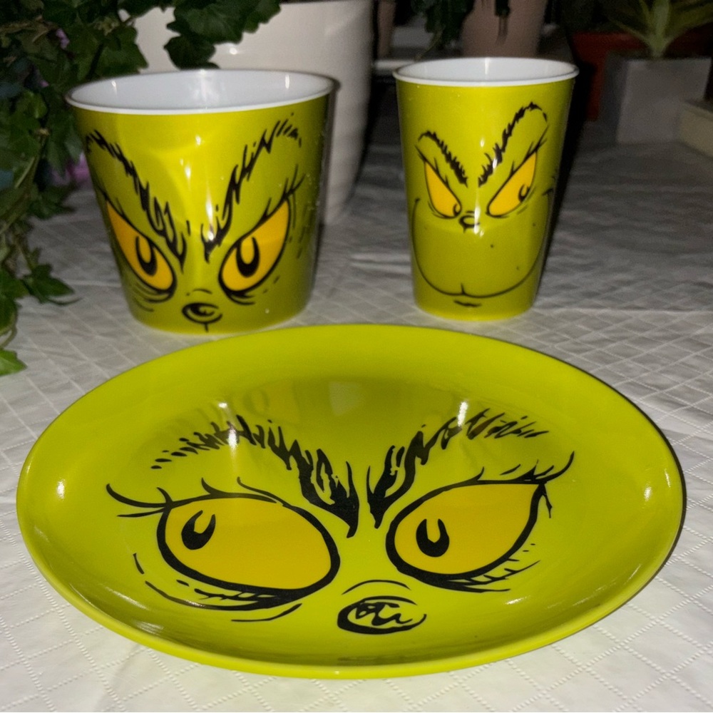 Grinch Tableware Set. - Picture 3 of 12